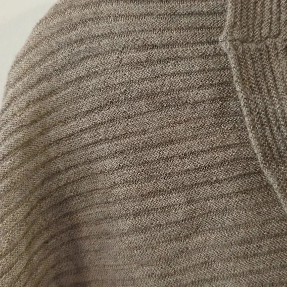 Adrienne‎ Vittadini Sweater Merino Wool 3/4 sleeve size Small Tan - Picture 4 of 9